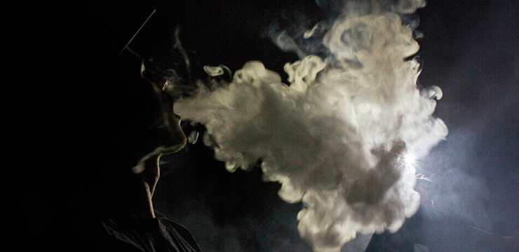 El vapor de los e-cigarrillos menos tóxico que el humo del tabaco